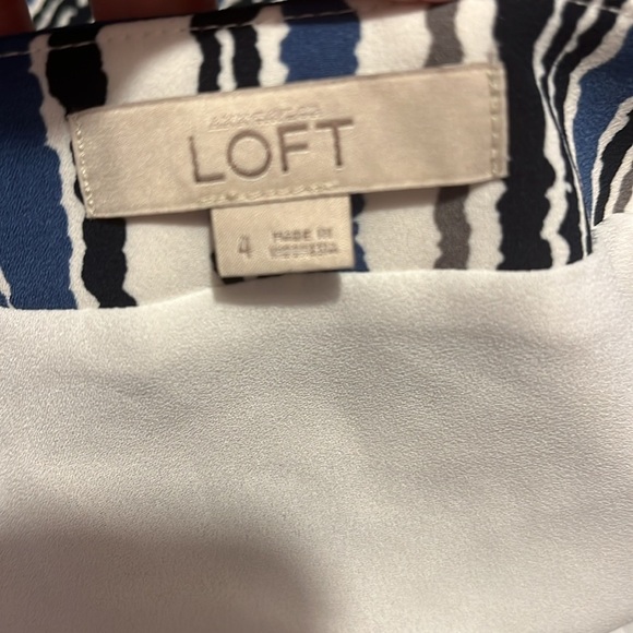 Ann Taylor LOFT Tidal Stripe Seamed Skirt Sz 4 NWOT - Picture 8 of 9